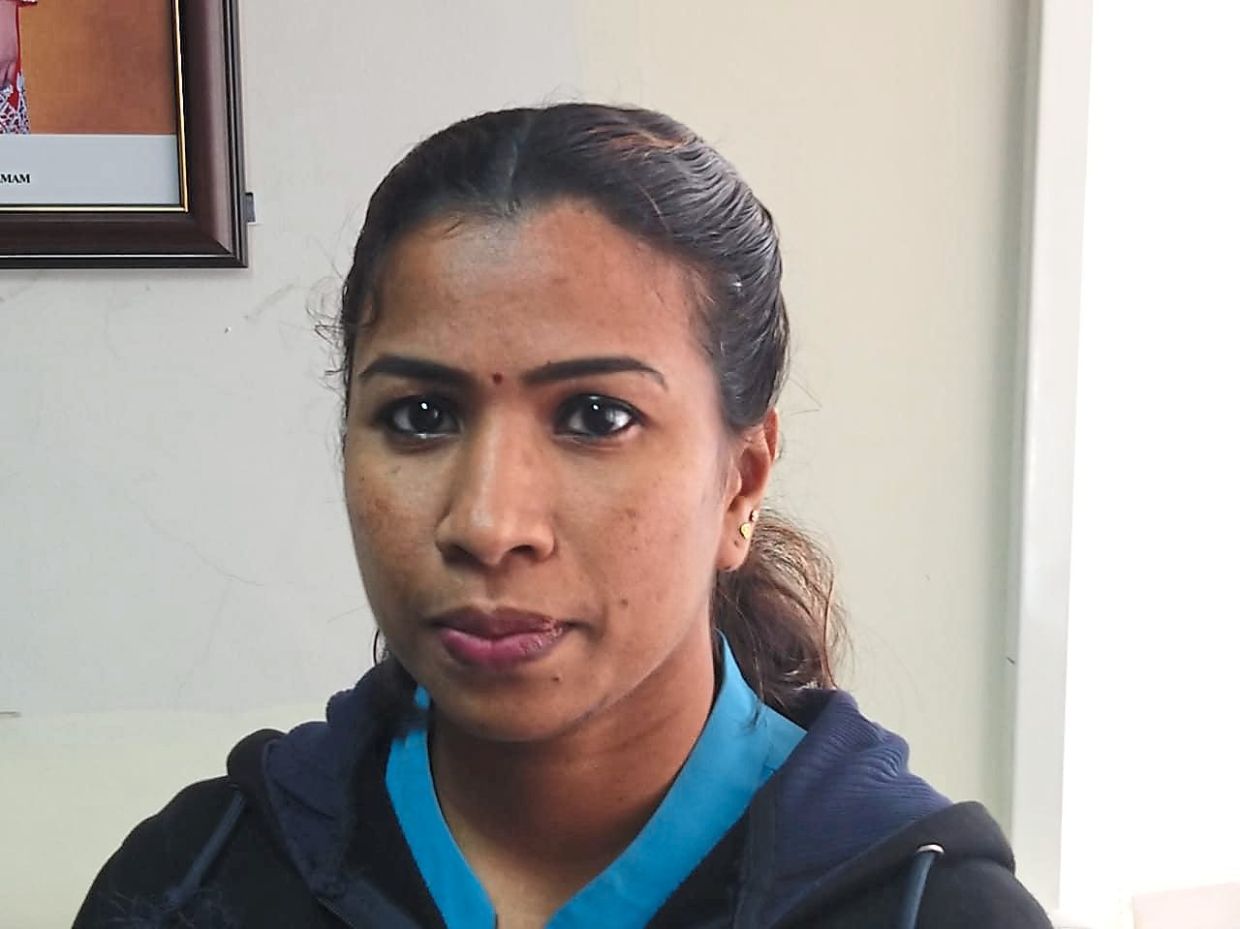 Sangkari says she has yet to receive the gold earrings despite paying RM1,172.