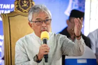 Houses must be built with quality and on time, says Pahang Sultan