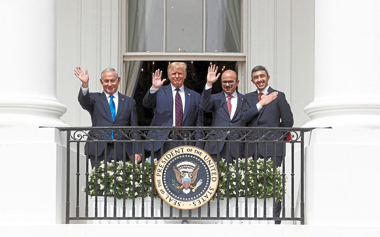 (From left) Netanyahu, Trump, Bahrain's foreign minister Abdullatif Al Zayani and UAE foreign minister Abdullah Zayed waving from the White House balcony after the Abraham Accords signing ceremony in 2020. — Filepic/Reuters