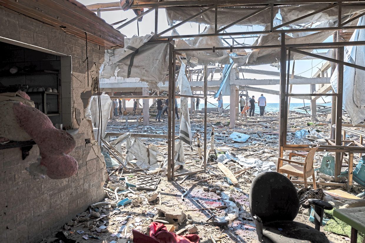 The Donald discords | The Star 1 The site of an Israeli airstrike on Al-Baqa Cafe and Restaurant on the beachfront of Gaza City in June. Even as Israeli officials met with Hamas and US representatives in Egypt this past week, the Israeli military continued its devastating bombing of the Gaza Strip. — Saher Alghorra/The New York Times