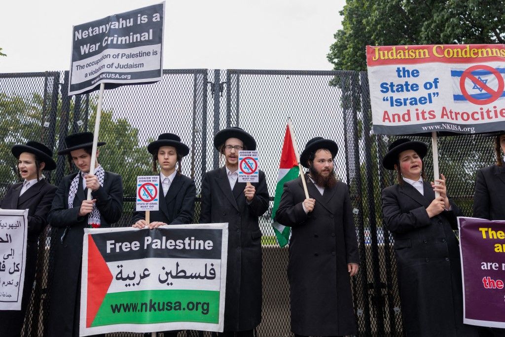 Indonesia can support two-state solution without recognising Israel 1 Even some anti-Zionist Orthodox Jews are protesting against Netanyahu and the Israeli state. Here protesters are pictured at a demonstartion in Lafayette Park in Washington DC.