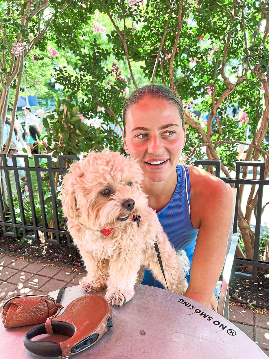 Marta Kostyuk with her Maltipoo, Mander, at the US Open. — NYT
