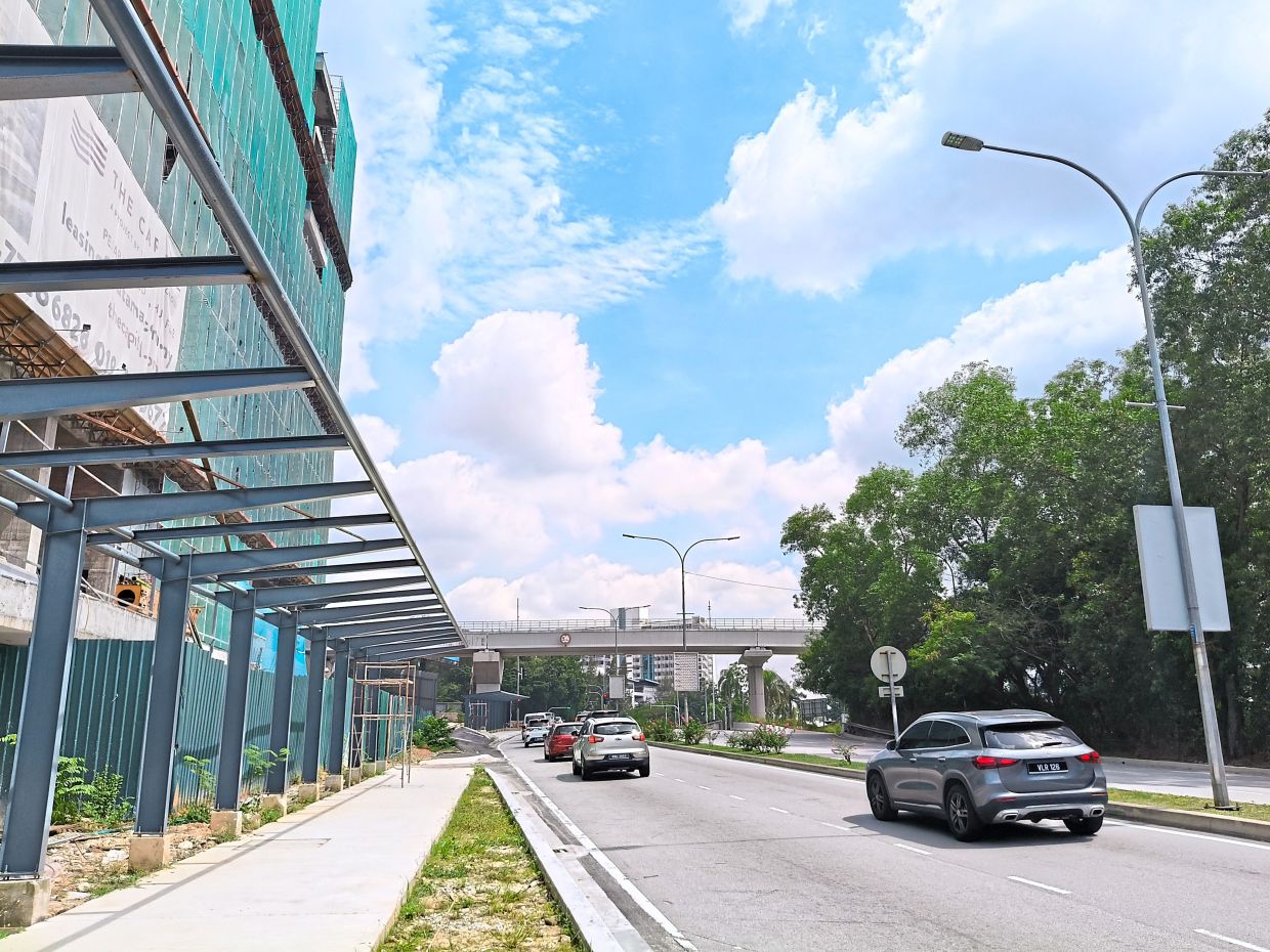 There are plans for a third lane to be built in front of The Capitol (left) on Lebuh Bandar Utama.
