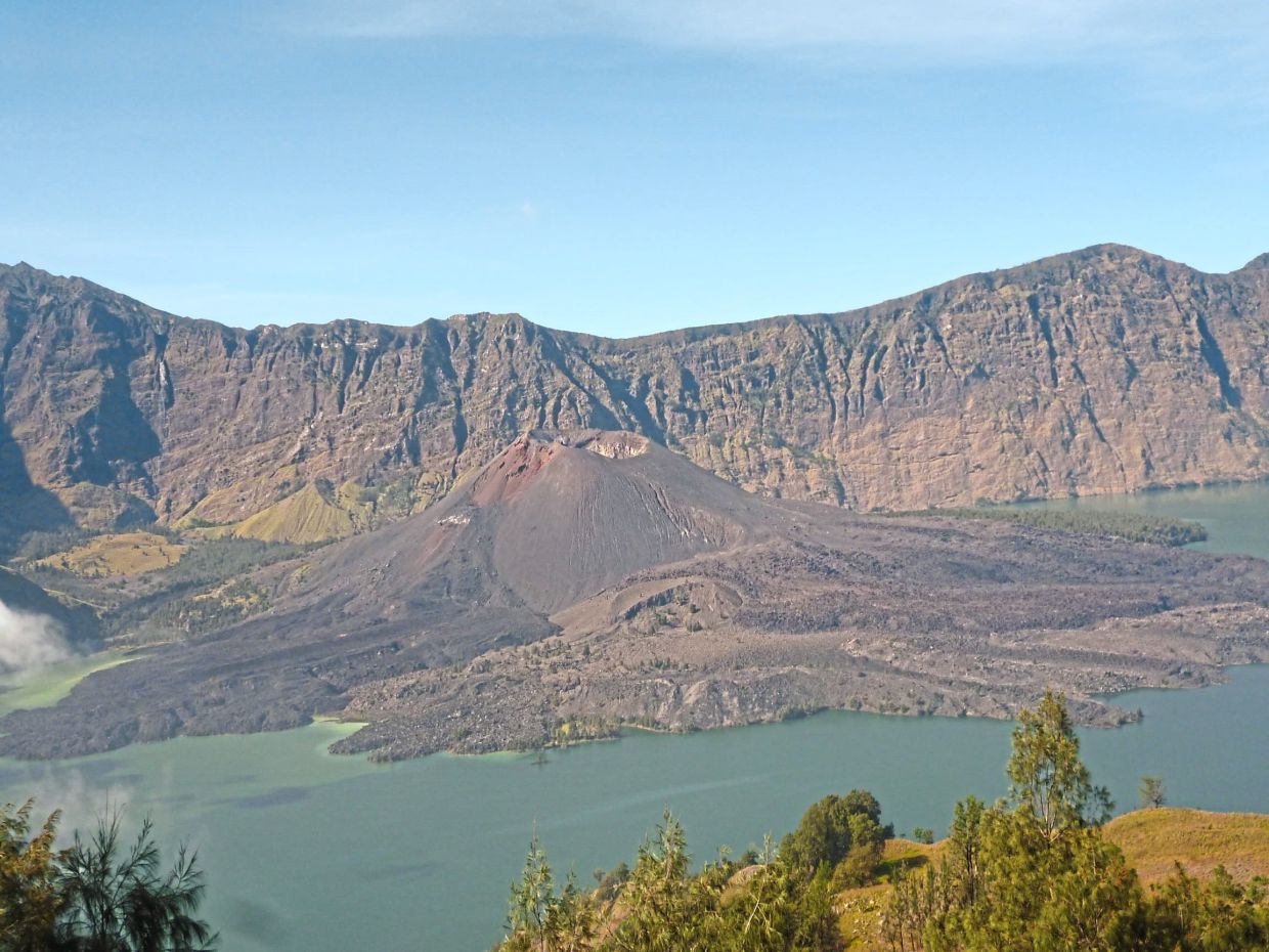 Mount Baru emerges from the Anak Segara Lake.