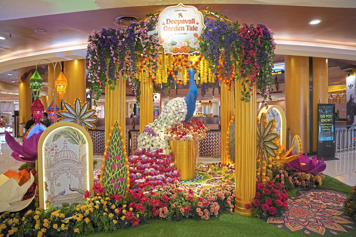 Sunway Pyramid, Sunway Velocity and Sunway 163 Mall, sharing the same theme of ‘A Deepavali Garden Tale’ are transformed into floral wonderlands featuring majestic peacocks as centrepieces for the festive season.