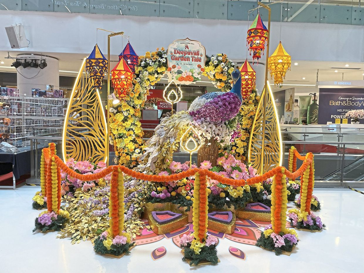 A stunning peacock displayed at Sunway Putra Mall captures the essence of Deepavali – radiance, renewal and joy.