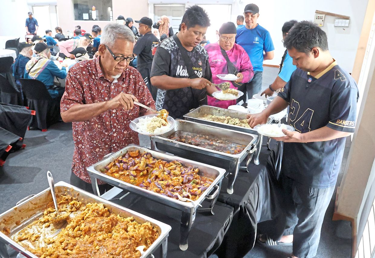 PPR residents enjoying the free lunch thanks to volunteers and Kimball.