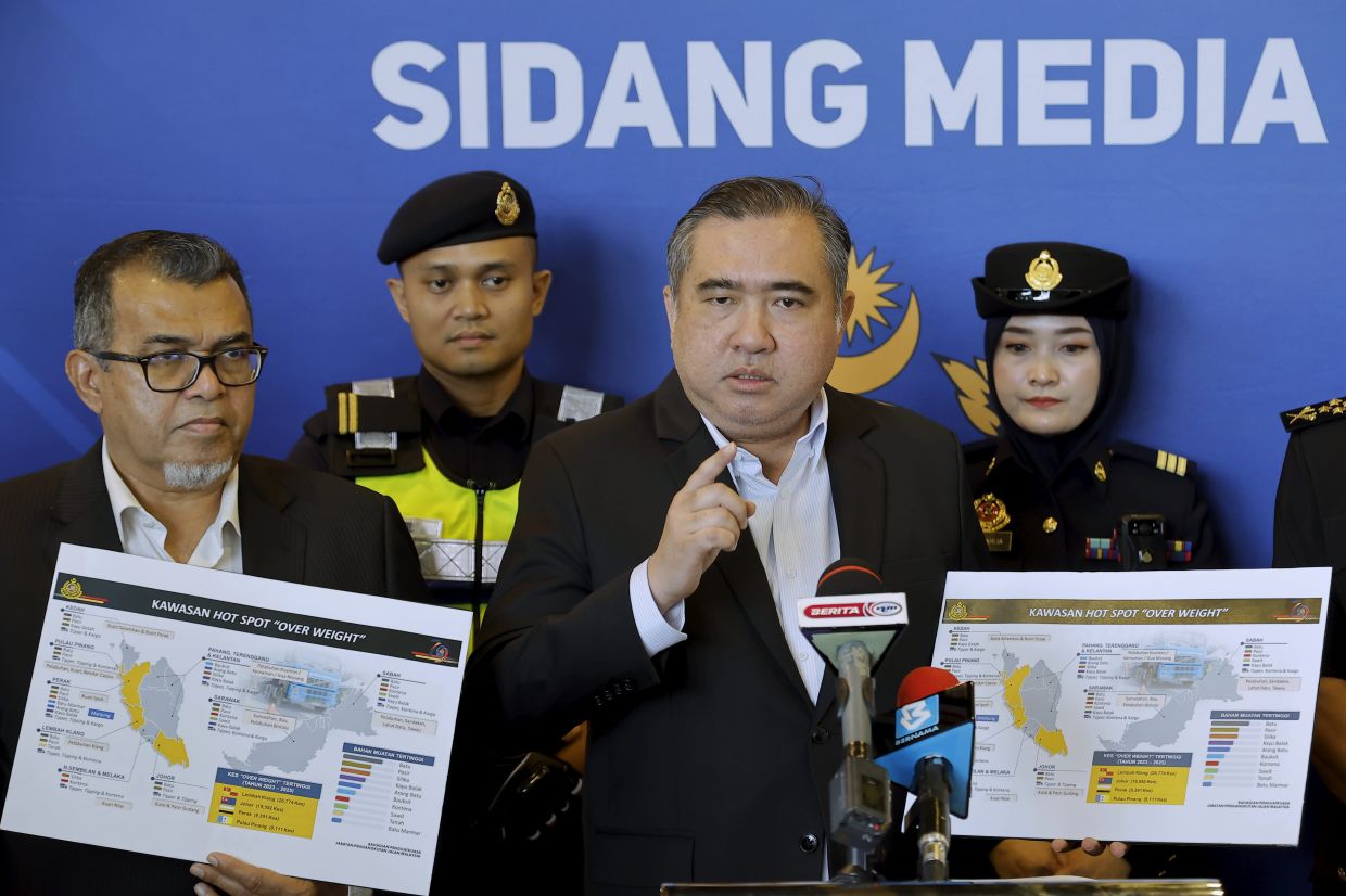 Malaysians with S&#039;pore driving licences can apply for a local licence from tomorrow