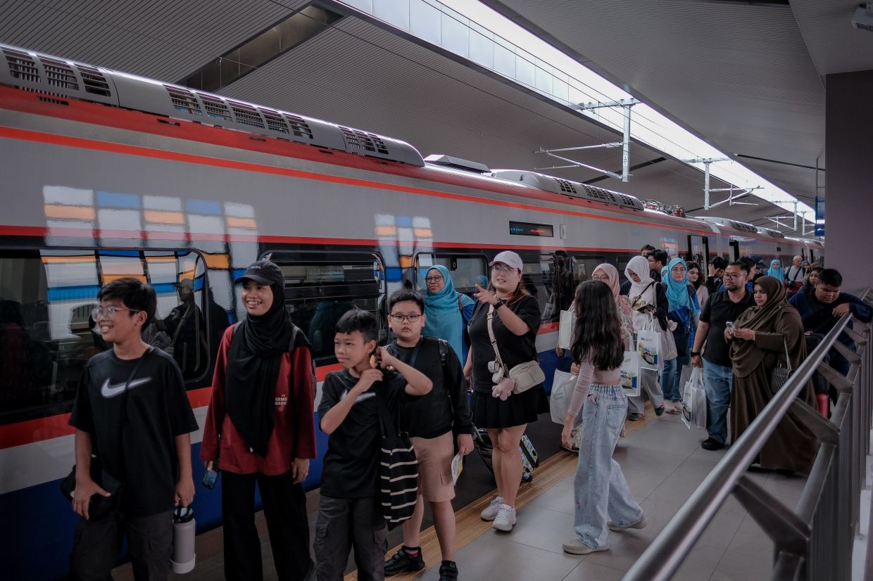 KTMB offering 30% discount on KL Sentral-Kluang ETS for Deepavali