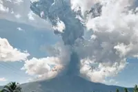 Lewotobi Laki-laki spews ash 10km into the sky
