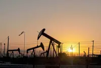 Oil rises 1% after Trump says India promised to stop buying from Russia