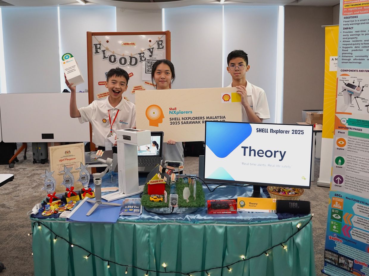First runner-up, team Theory came up with the idea for their smart flood monitoring system, Flood Eye, after seeing firsthand the effect of natural disasters in their home town, Bintulu. 