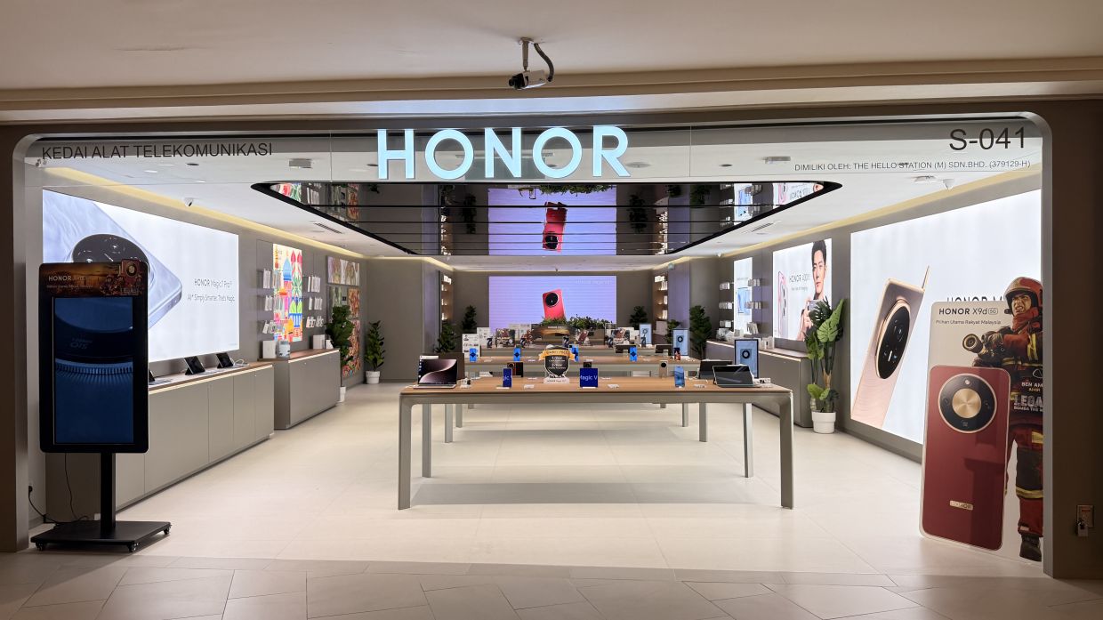 HONOR launches new Experience Store at Mid Valley