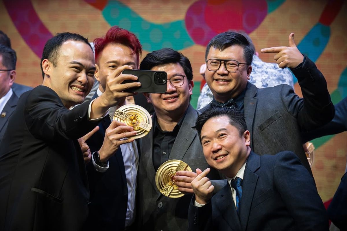 KLCO celebrating their win at the 20th Boh Cameronian Arts Awards earlier this year. – Goh Bong Hiang