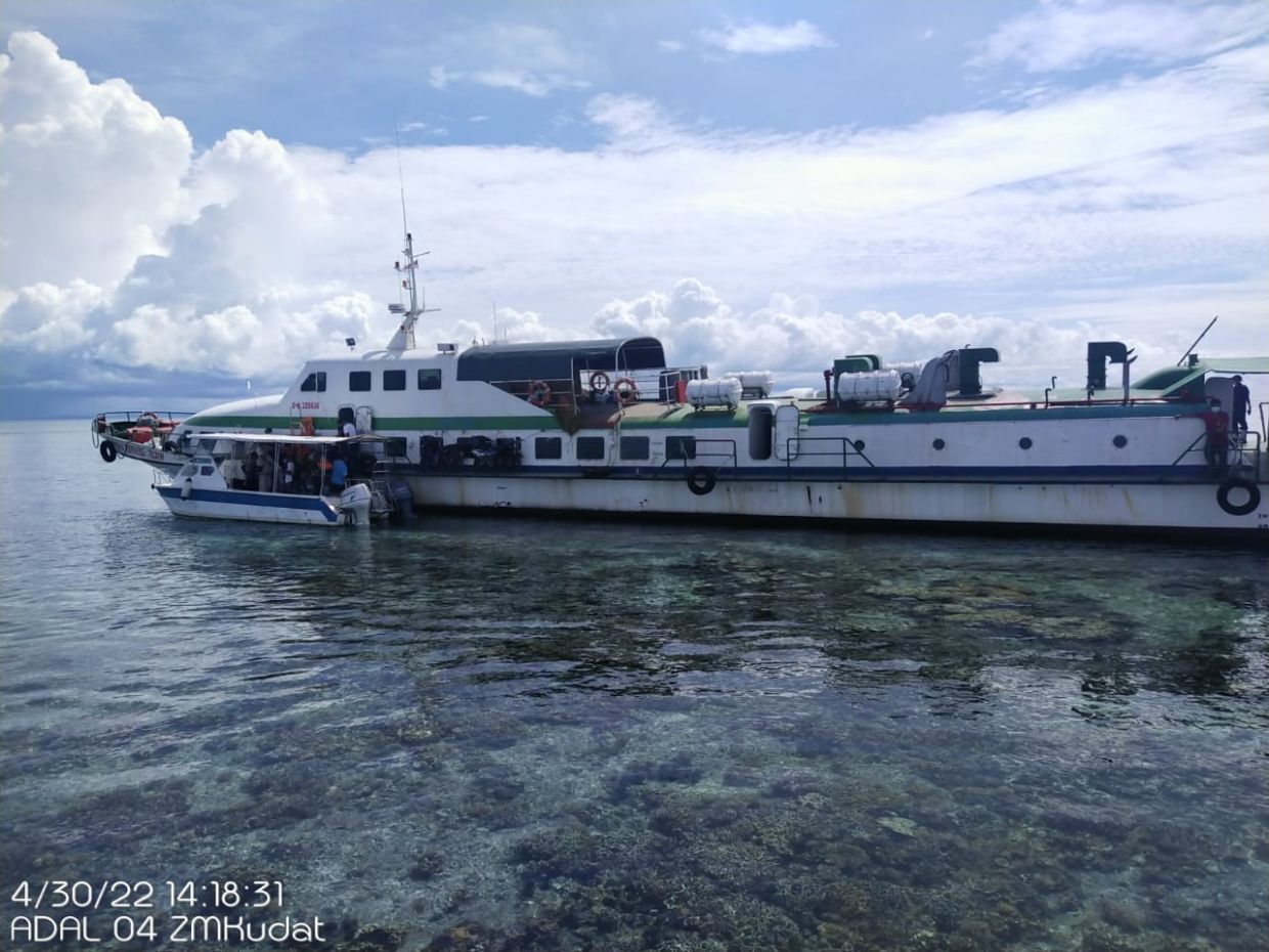 Thousands flock to Labuan ferry terminals for Deepavali, school holiday break 1 3575305