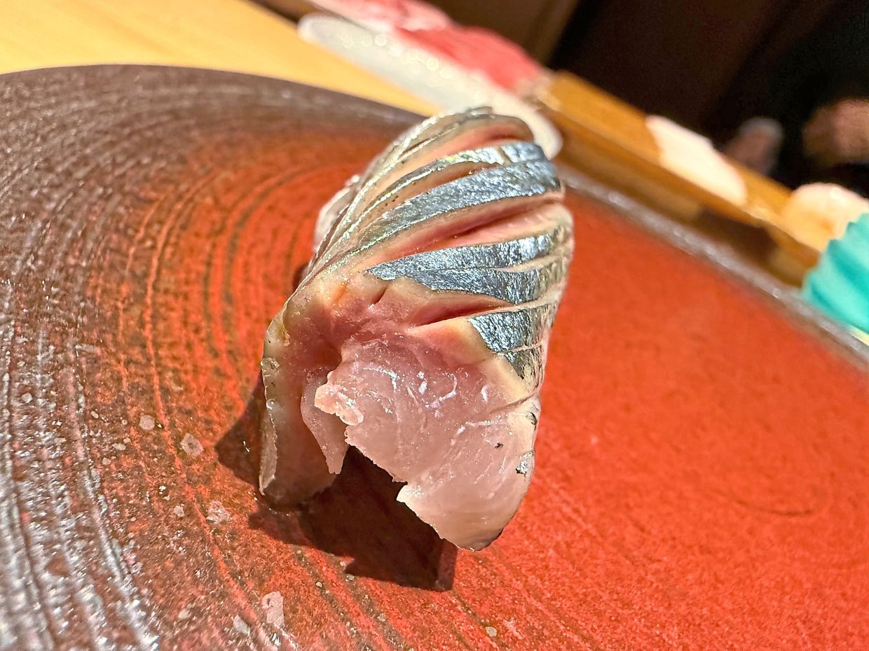 Shoukouwa, which has two Michelin stars, serves Edomae sushi.