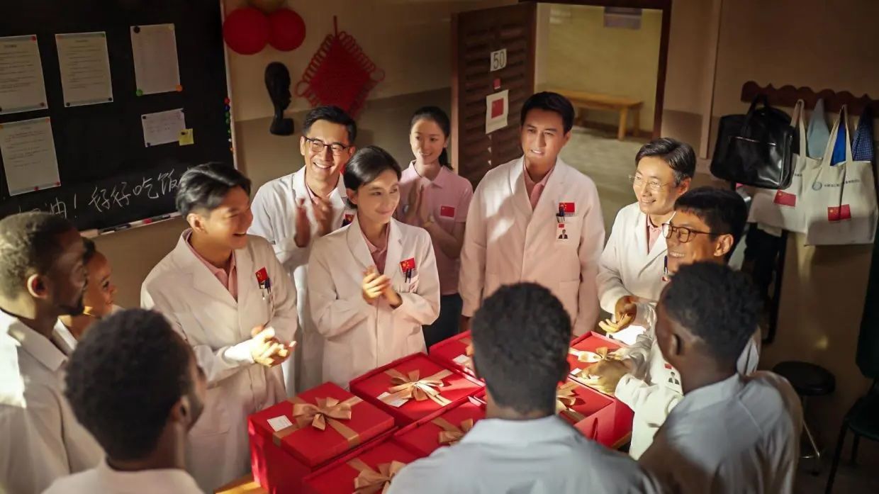 'Finding Home In Blossoms' recounts the striving of a group of young people in the Xizang autonomous region.