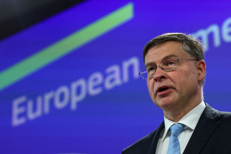 US supportive of new IMF programme, EU loan for Ukraine, Dombrovskis says
