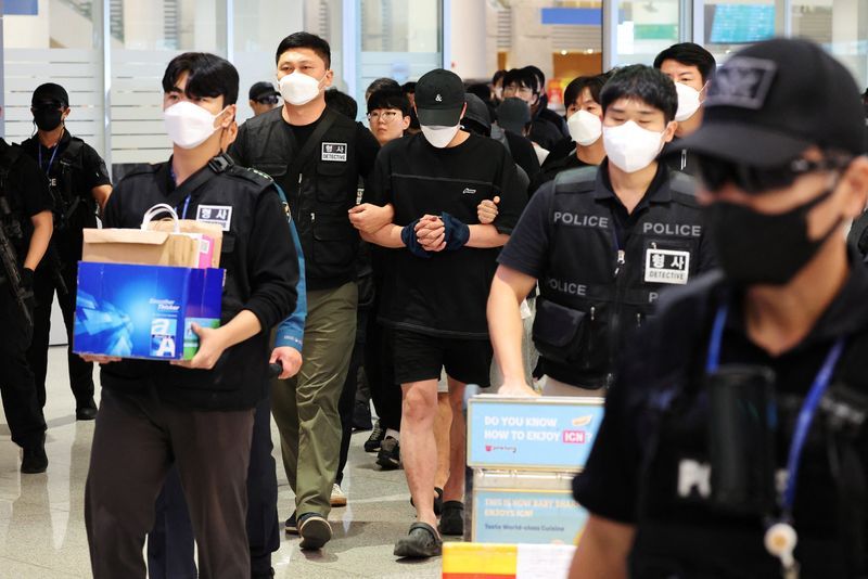 South Koreans return from Cambodia facing investigation over online scams