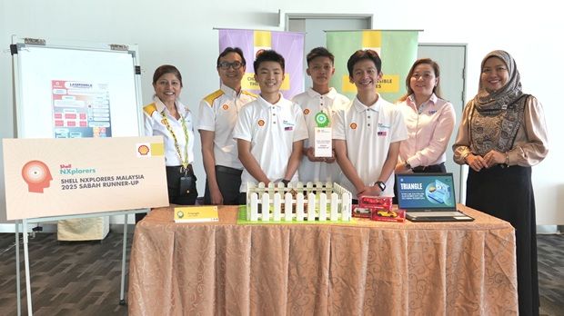 Team Triangle from SM Sung Siew with the judges and Lopez (left).