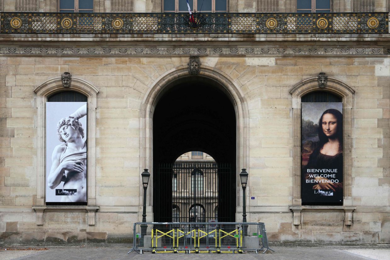 An entrance to the Louvre museum in Paris is shut after the robbery on Oct 19. Photo: AFP