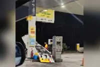 QuickCheck: Did a man drive off with a petrol pump nozzle still attached to his car in JB?