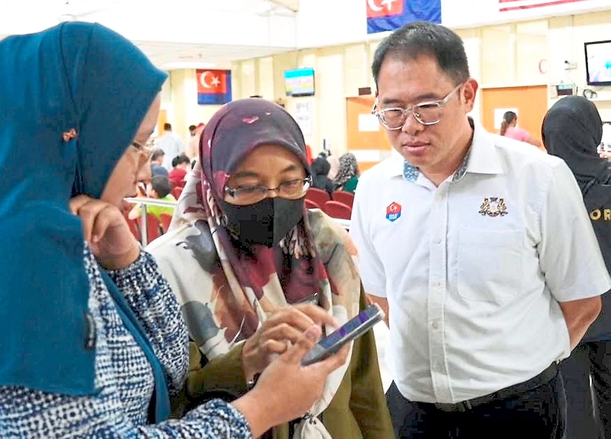 Ling on one of his visits to Hospital Sultanah Aminah. — Courtesy pic