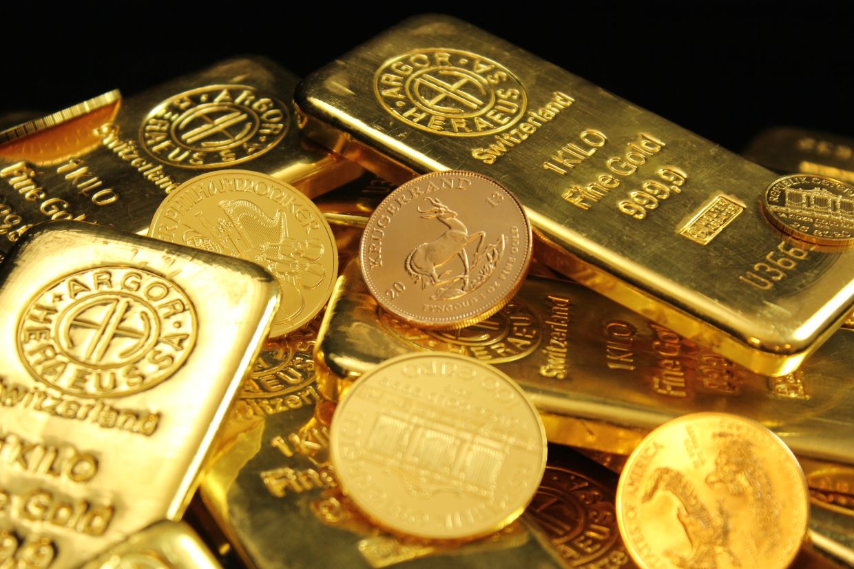 Gold's record run pauses as dollar firms, investors book profits