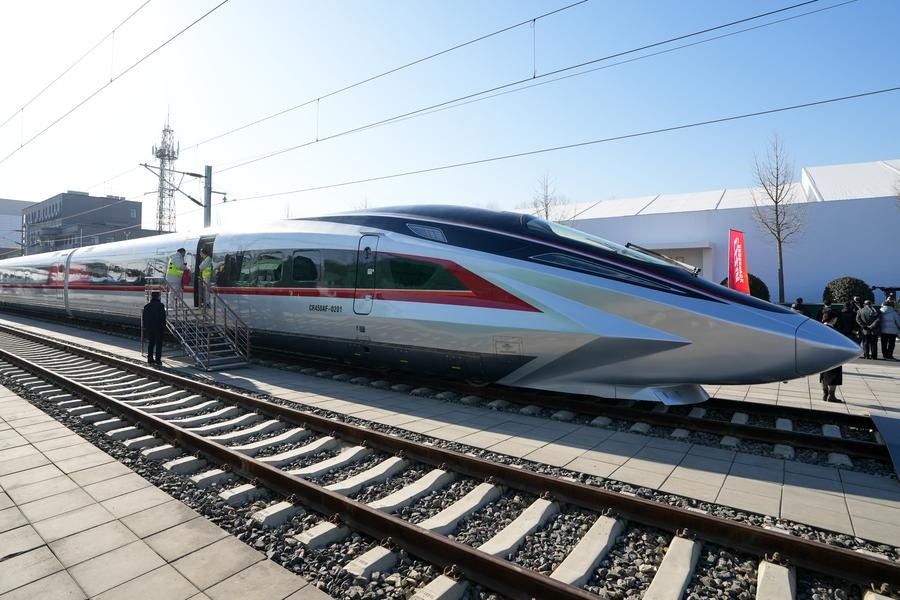 Unbelievable Speed: China's CR450 Bullet Train Surpasses 450 km/h!