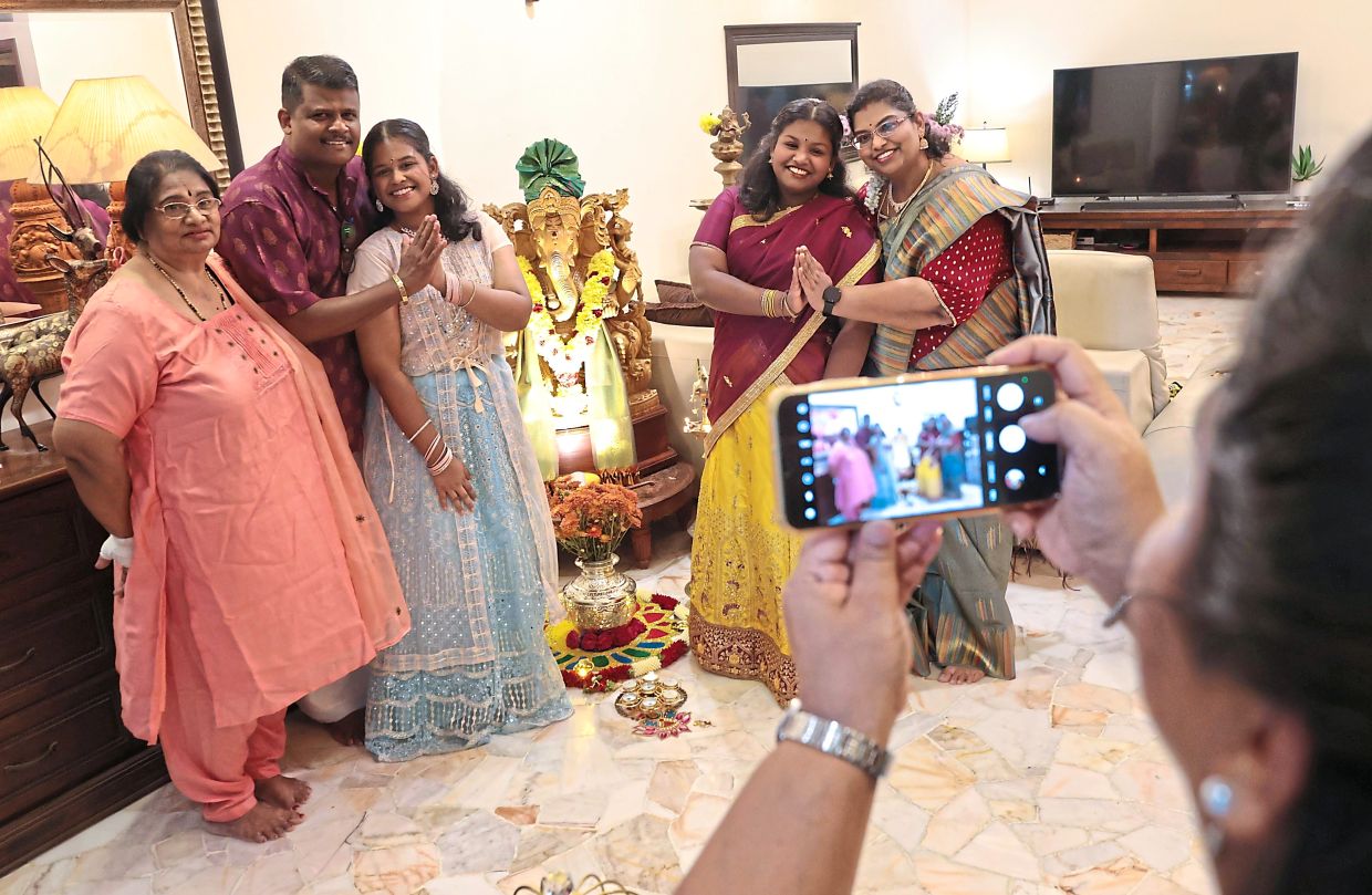 (From left) R. Valli, who is Kumarathiraviam’s mother, Venugopal with daughters V. Venishaa and V. Yogini and wife S. Kogila Vaani posing for Deepavali photos at their home in Jalan Utama, Penang.