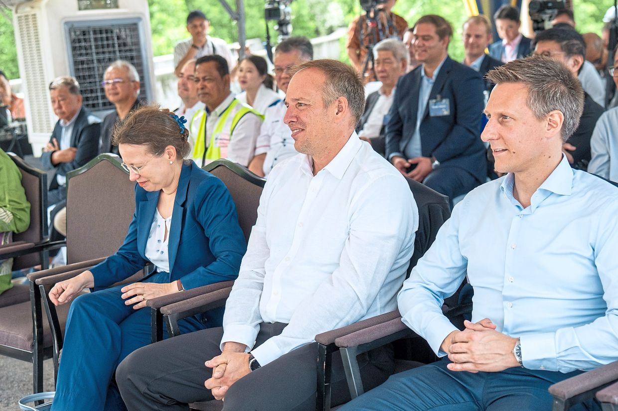 Stangl (centre) and Hoorn (right) together with Germany’s deputy head of mission to Malaysia, Ulrike Wolf, at the launch of Tailwind’s Intra-Asia regionalhub in Port Klang.