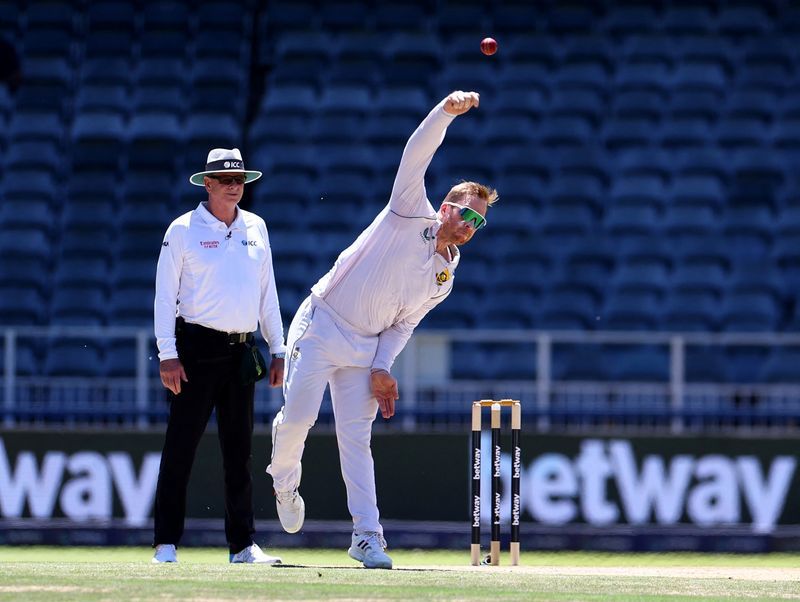 Cricket-South African tail wags to get upper hand over Pakistan