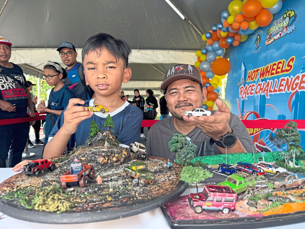 Mohd Amiruddin (right), who brought his collection of die-cast toy cars to the event, quips these toys are very suitable for ‘kids’ above the age of 30.