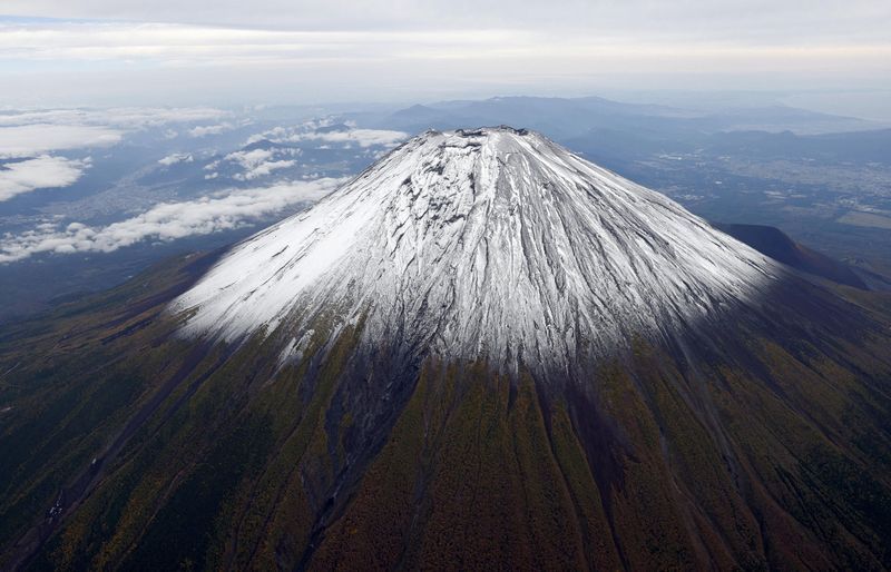 Japan&#039;s Mount Fuji sees snow for first time this winter, 21 days later than usual