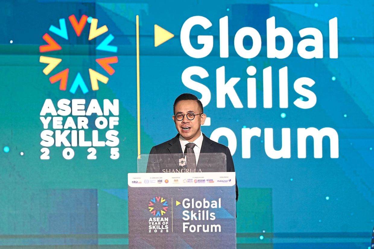 Sim stressed that in pursuing economic progress, governments must not lose sight of the ordinary worker, as economic and technological advancement must go hand in hand with human development. 