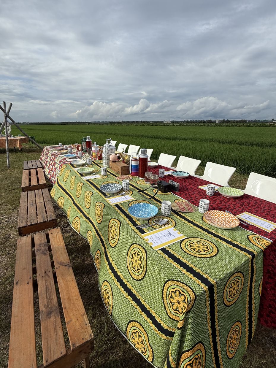 The highlight was a picnic dinner and cocktail pairing set in the middle of a padi field, held in collaboration with Ninja Private Kitchen.