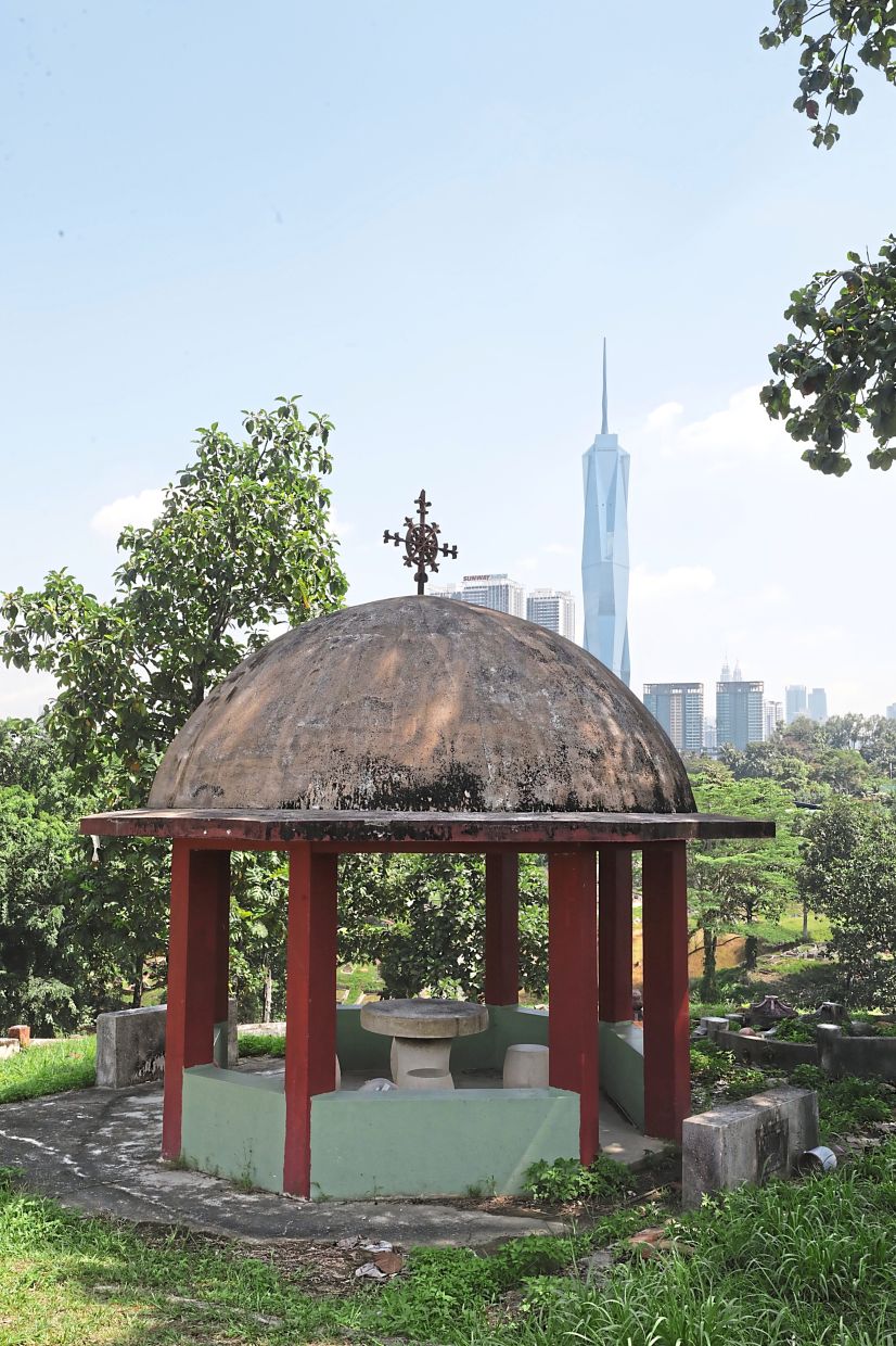 Interesting elements such as this gazebo with a compass-like wind wand can be found at the Hokkien cemetery.