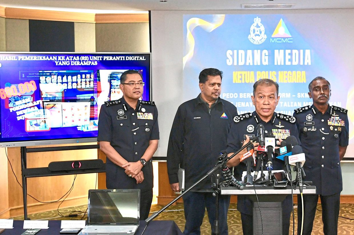 Worrying trend: Mohd Khalid speaking at the Ops Pedo 2.0 press conference in Bukit Aman. — ONG SOON HIN/The Star