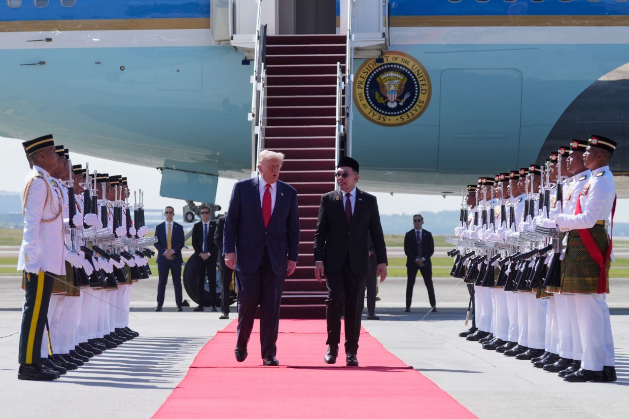 Trump arrives in Malaysia for Asean Summit
