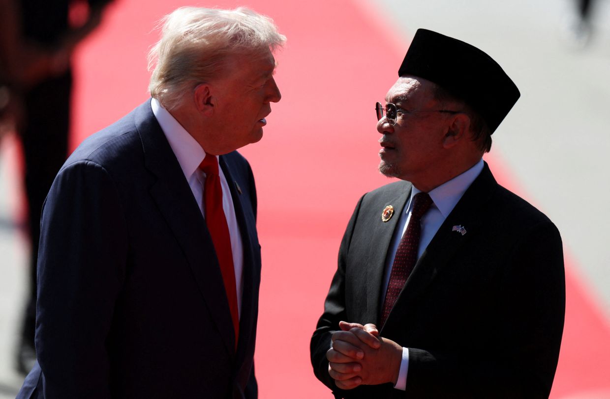 Trump, Anwar arrive at KL Convention Centre in &#039;The Beast&#039;