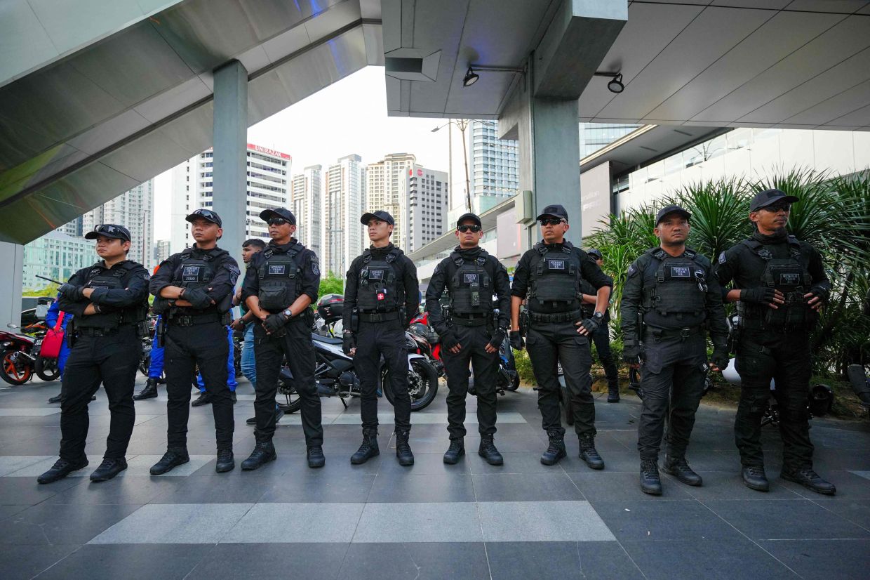 Police officers stand guard during a demonstration against US President Donald Trump's visit for the 47th Association of South-East Asian Nations (Asean) Summit in Kuala Lumpur on Sunday, October 26, 2025. US President Donald Trump arrived in Malaysia on Sunday on the first leg of an Asian tour that will include high-stakes trade talks with Chinese counterpart Xi Jinping. -- Photo: MUKHRIZ HAZIM / AFP