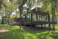 How a US sculptor turned metal scraps into a house with all-glass exterior walls