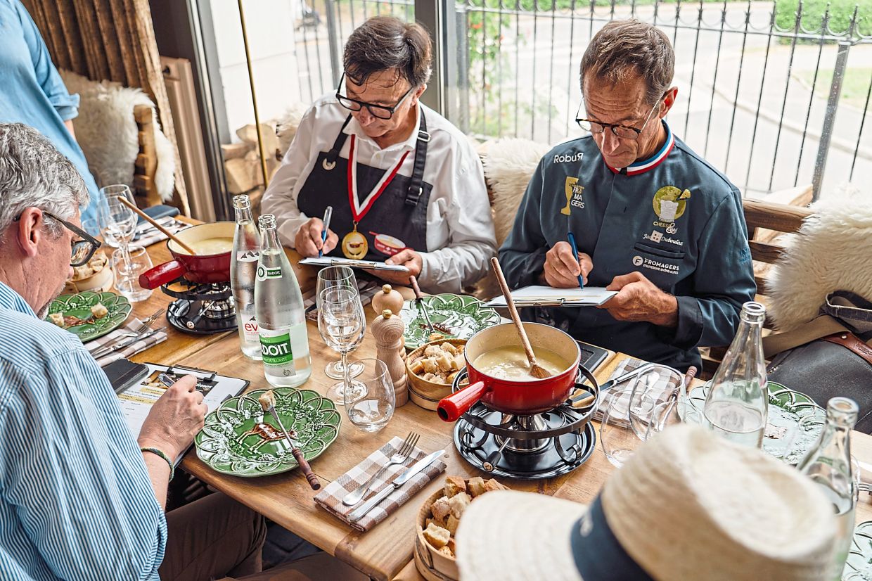 Judges for the Toquicimes cuisine festival hard at work. — PAUL BESSON/PA/dpa