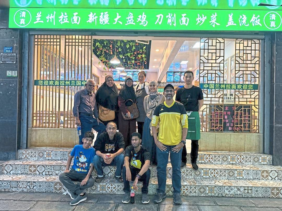 The tour group with restaurant workers outside a halal restaurant in Lijiang.