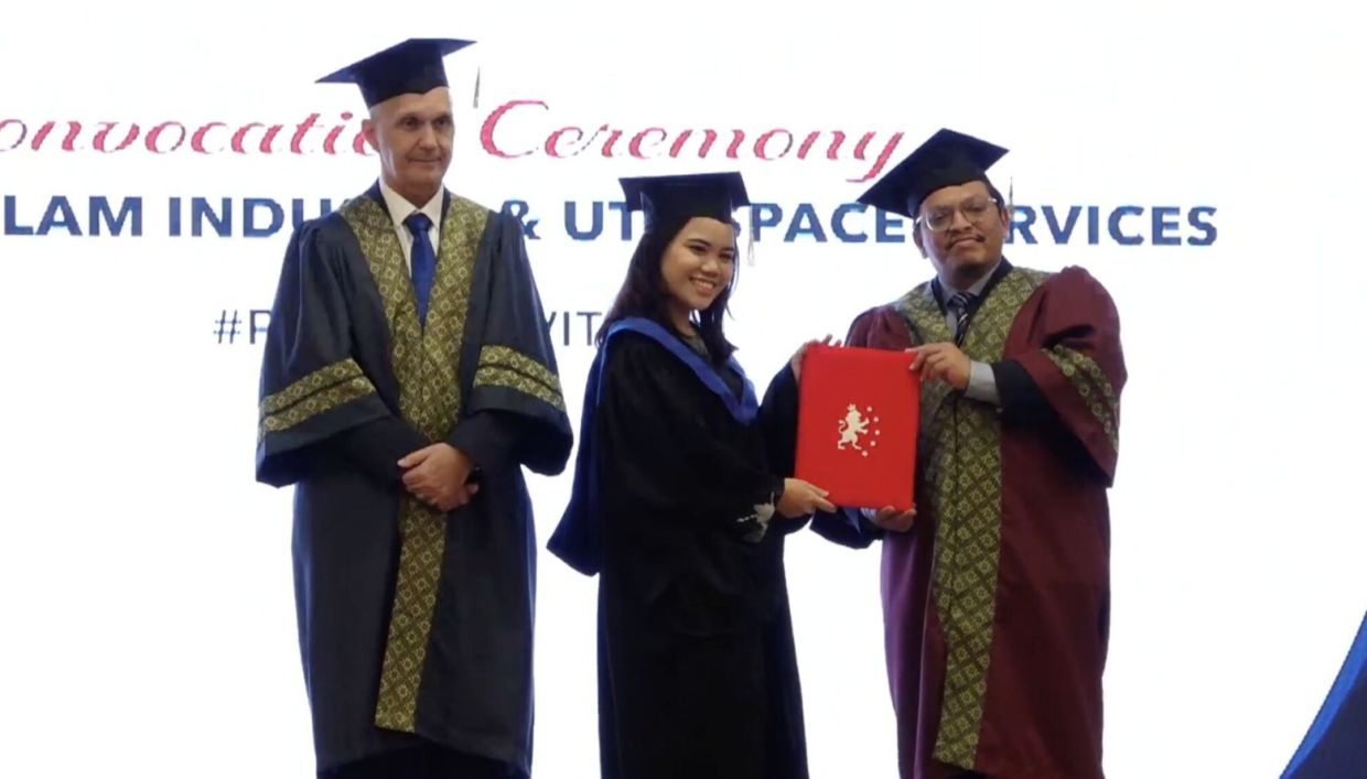 Mimi received her award for Best Student at the recent convocation ceremony.