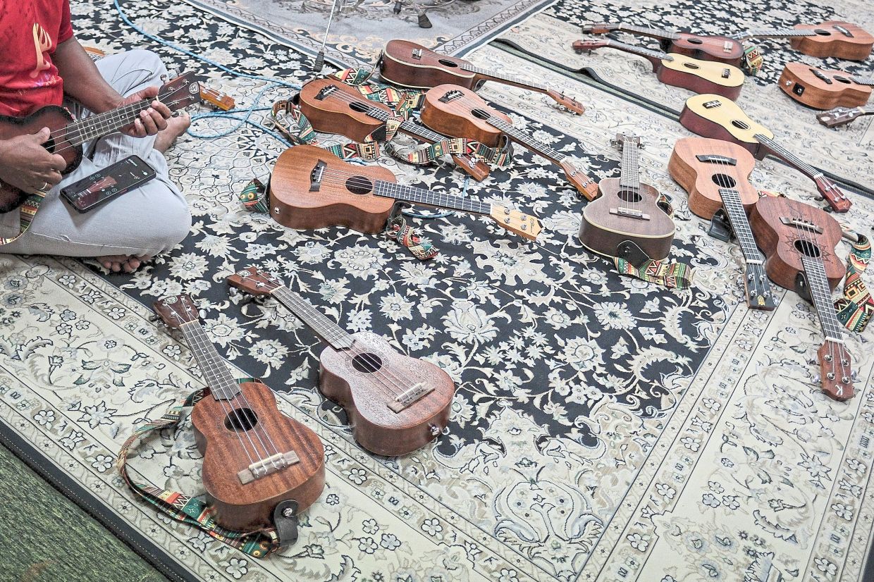 To date, the club owns 23 ukuleles, thanks to donations from various parties.