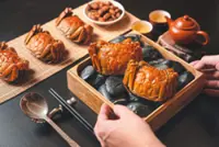 KL hotel presents autumn indulgence with exquisite hairy crab