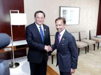 Lao PM meets with foreign leaders at Asean Summit to boost ties