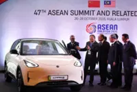 Anwar, Li Qiang view all-new Proton Saga, Proton e.MAS 5