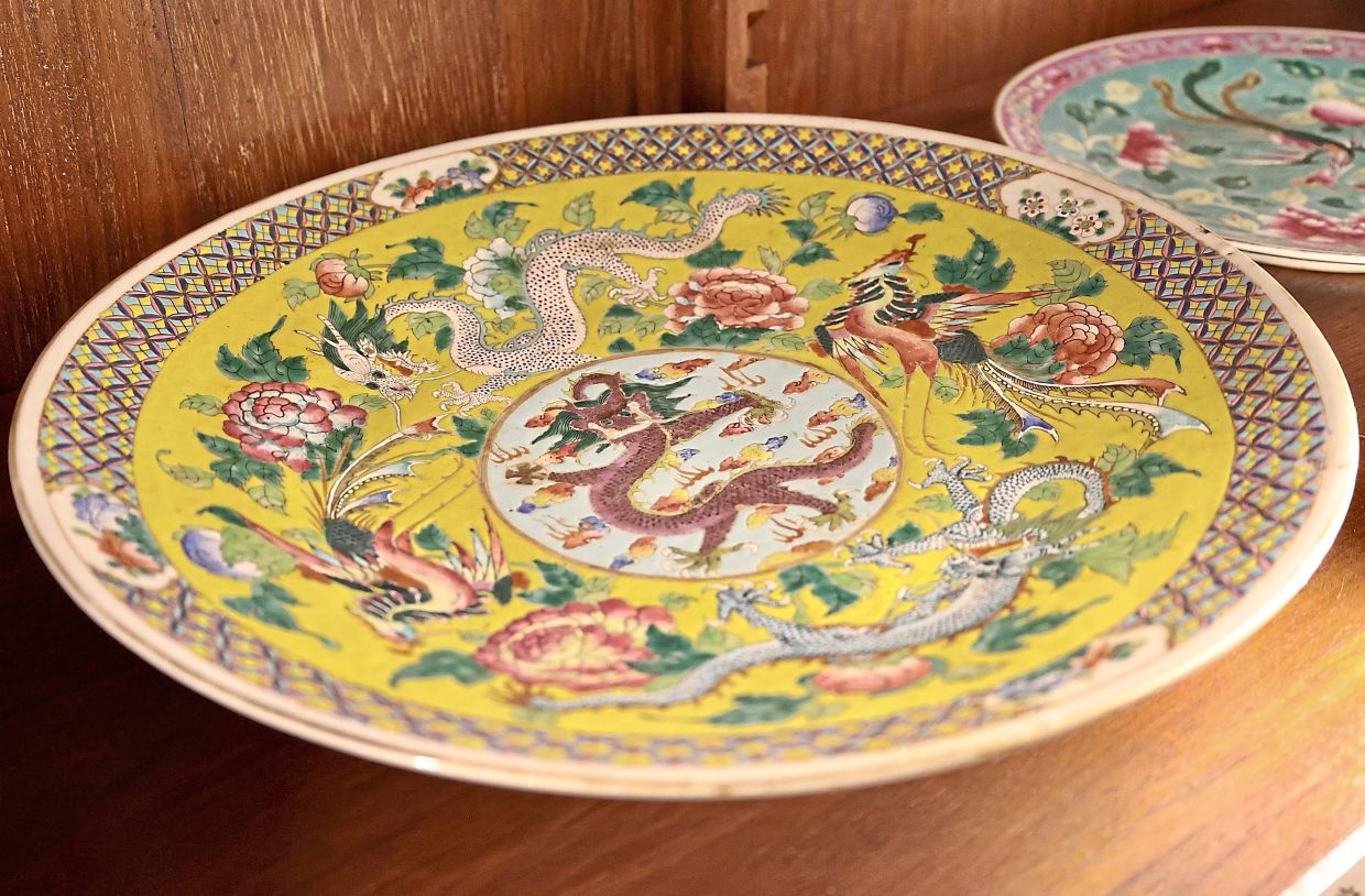 A green ground Straits Chinese famille rose phoenix big plate from the late 19th century.